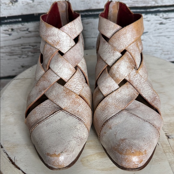 Bed Stu Brittany distressed white tan leather boots - Picture 4 of 10